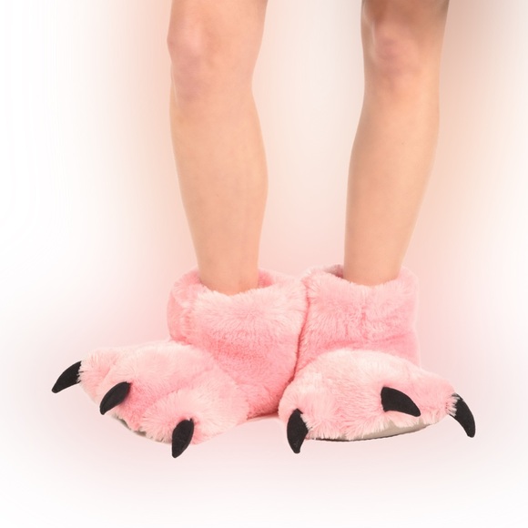 Kids pink fuzzy bear slippers, size 9-11 - Picture 1 of 7
